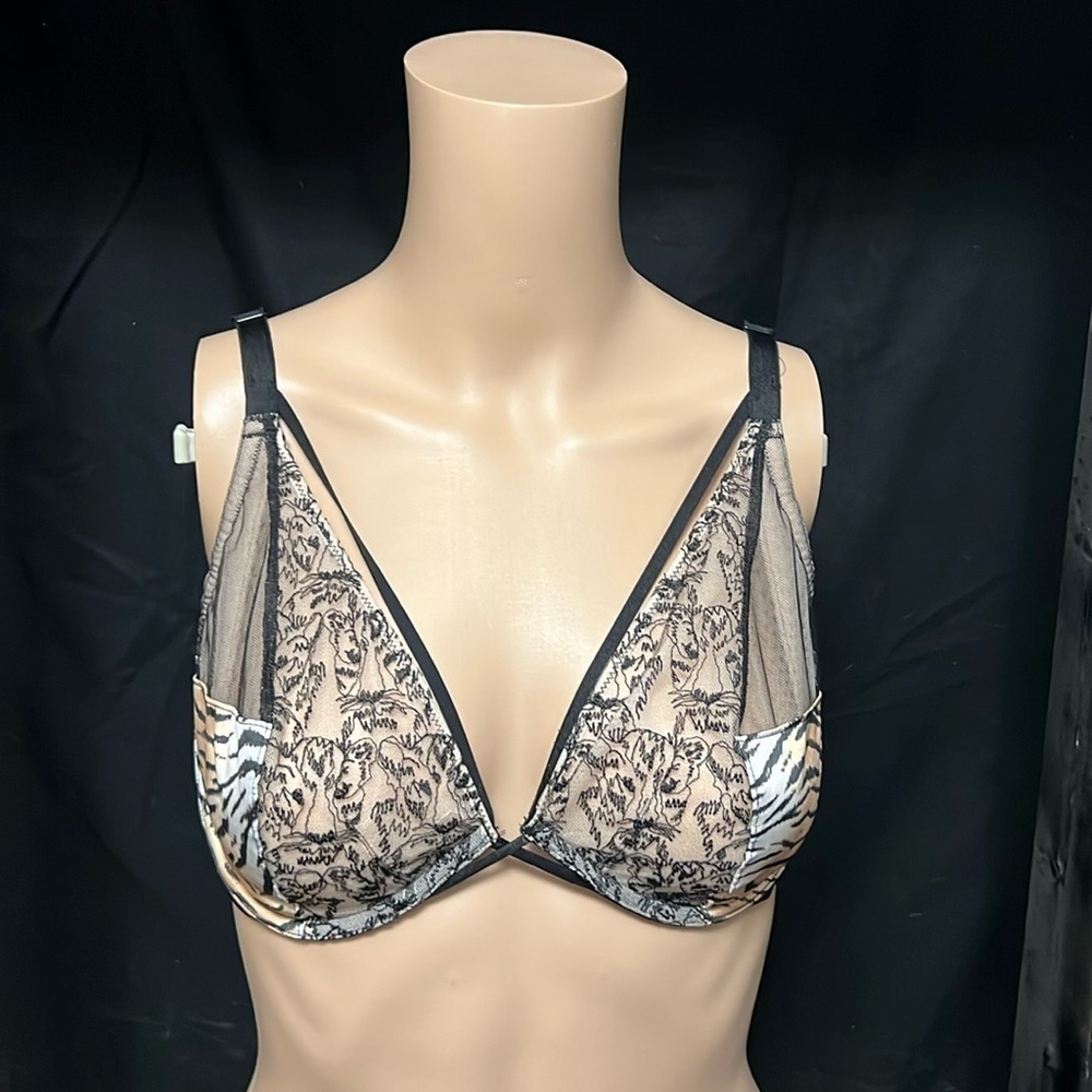 Victoria’s Secret very sexy unlined/plunge bra size 34DDD, tiger print